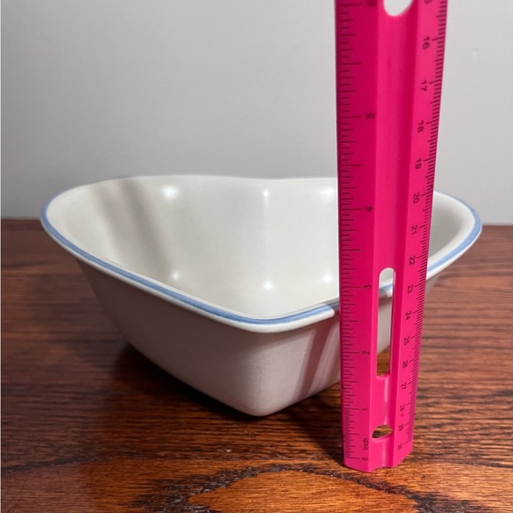 Pfaltzgraff Yorktowne Pattern Heart-Shaped Ceramic Bowl. - Picture 7 of 8